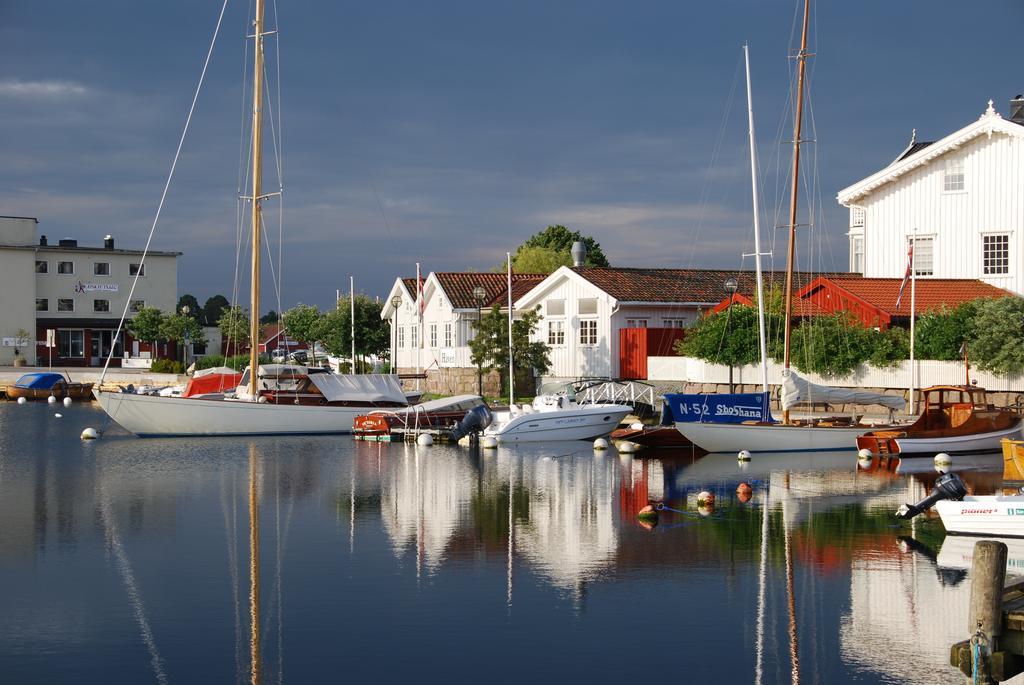 Gjestehuset Ibsen Grimstad  Exterior foto