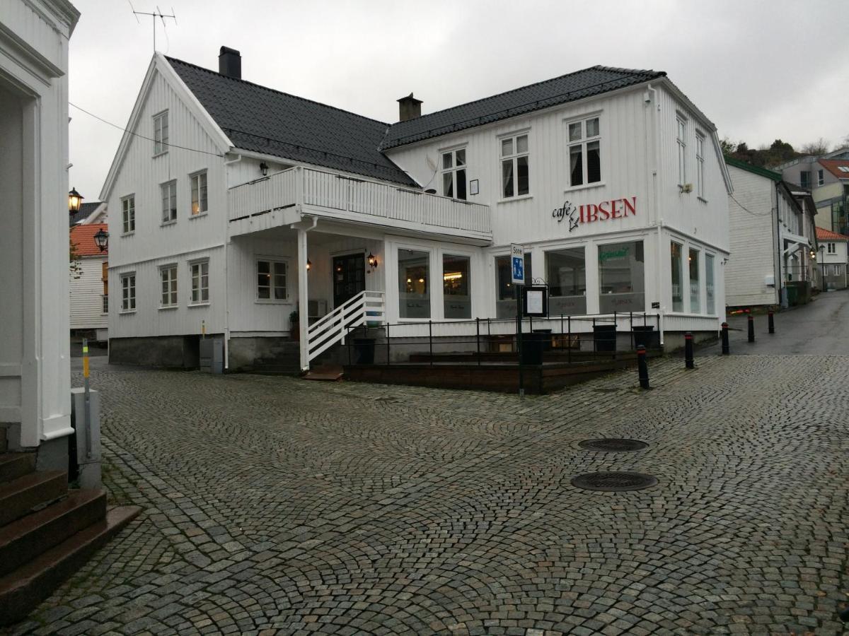 Gjestehuset Ibsen Grimstad  Zimmer foto